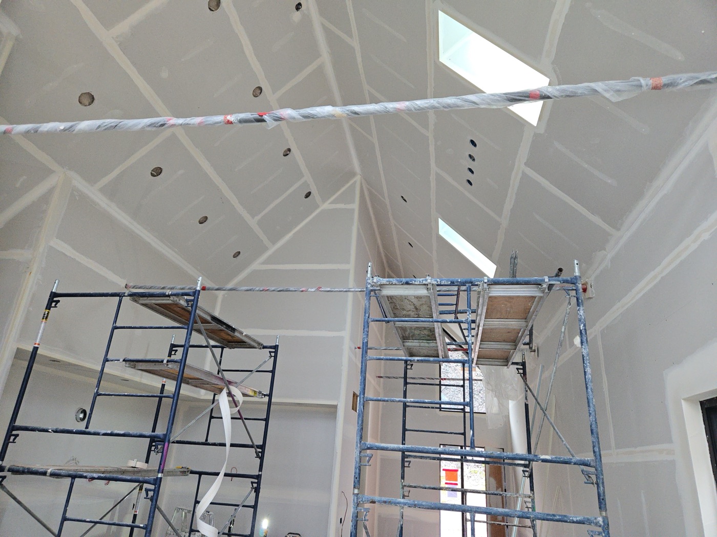 Taping a vaulted ceiling in an Okanagan great room